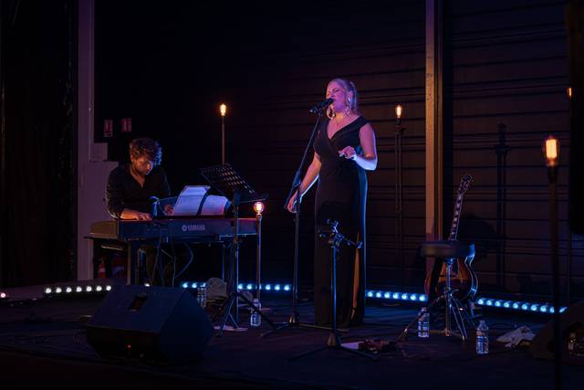Chanteuse et pianiste