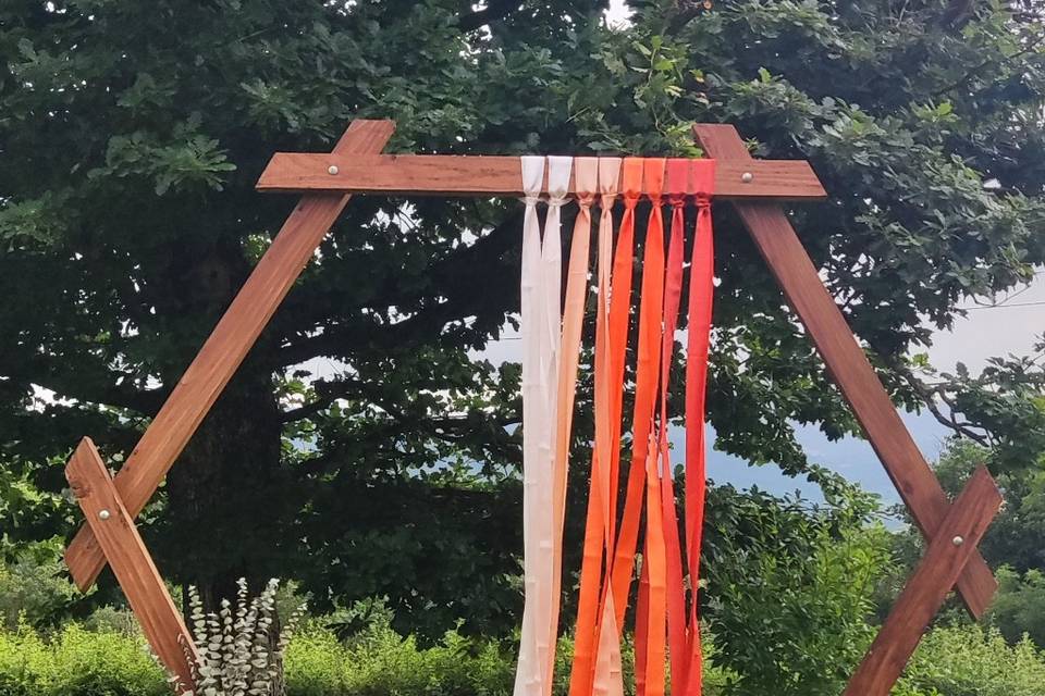 Arche et ses rubans colorés