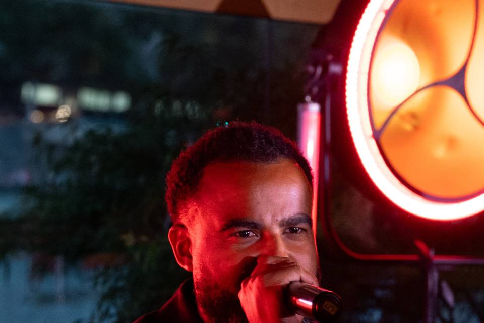 Chanteur live, éclairage Portman