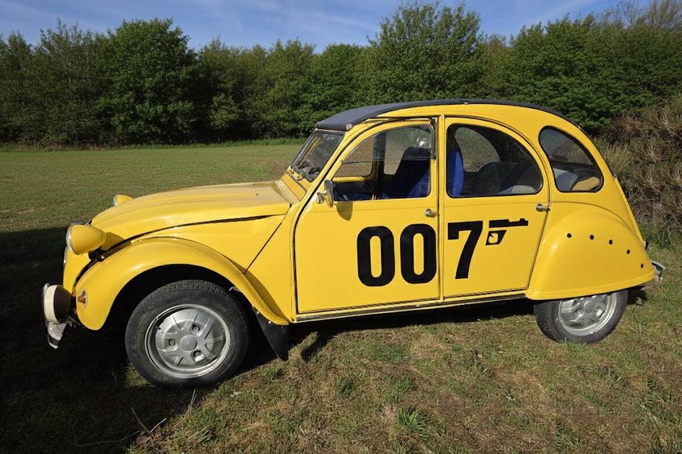 2CV James Bond