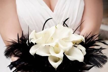 Bouquet callas et plumes