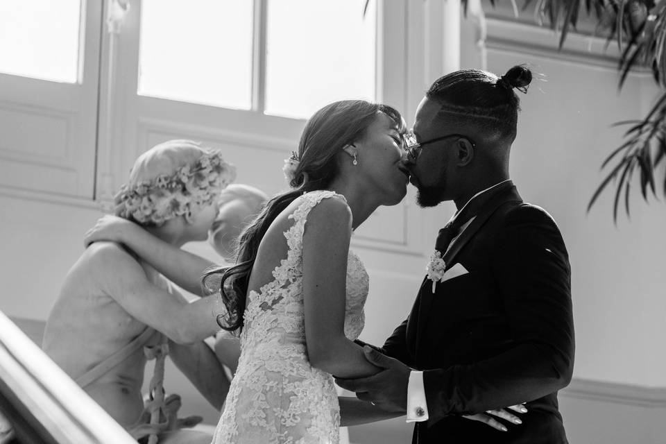 Mariage kiss couple