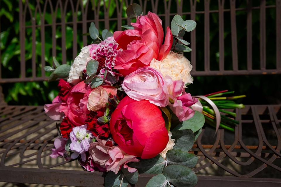 bouquet_mariage_pivoines_oeillets