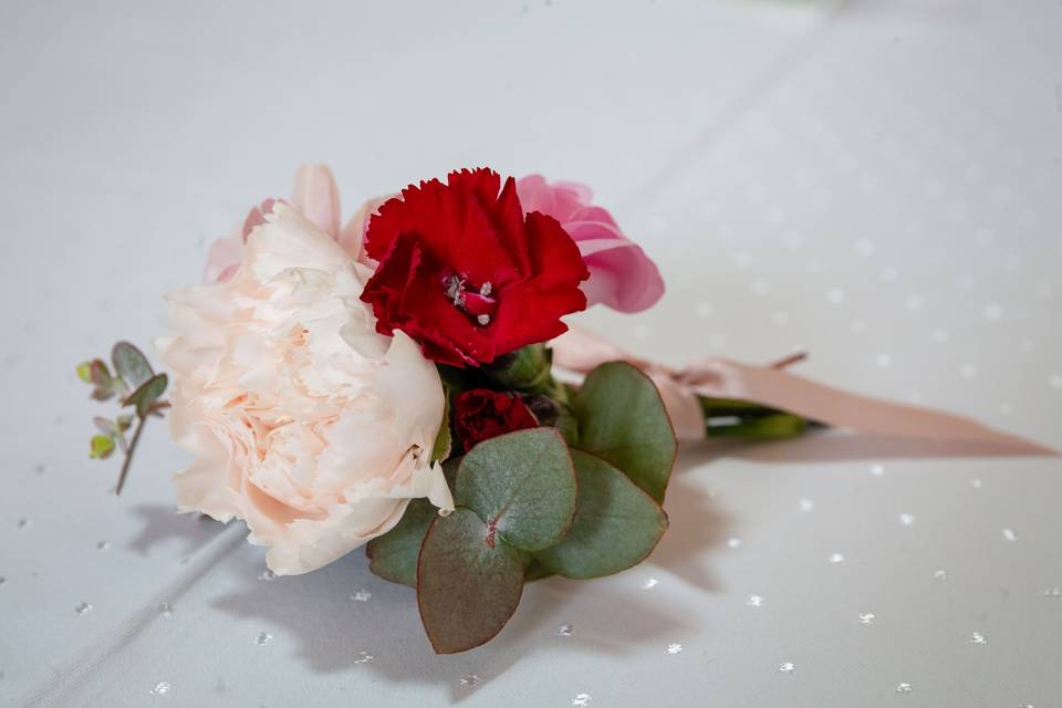 boutonniere_fleurs_rouge_rose