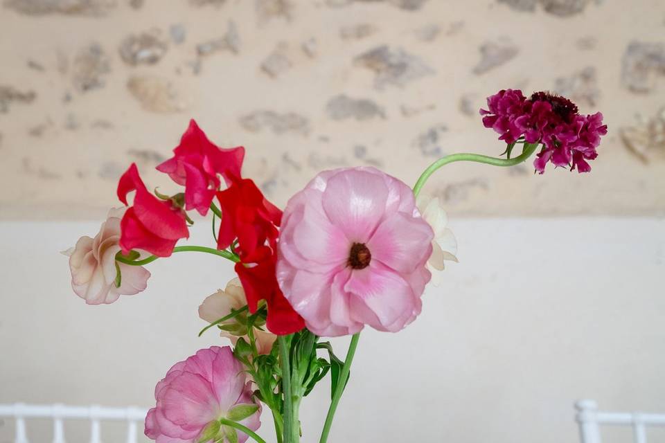 vase_bouteille_fleurs_rose_rouge