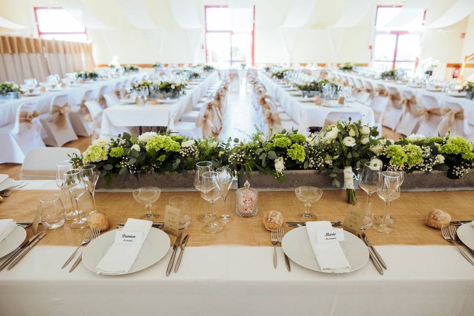 Salle décorée et prête