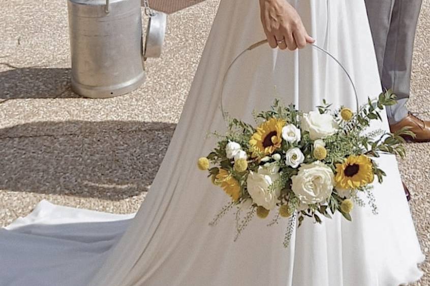 Bouquet de mariée sur anneau