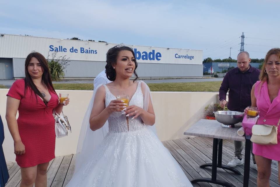 Une mariée heureuse