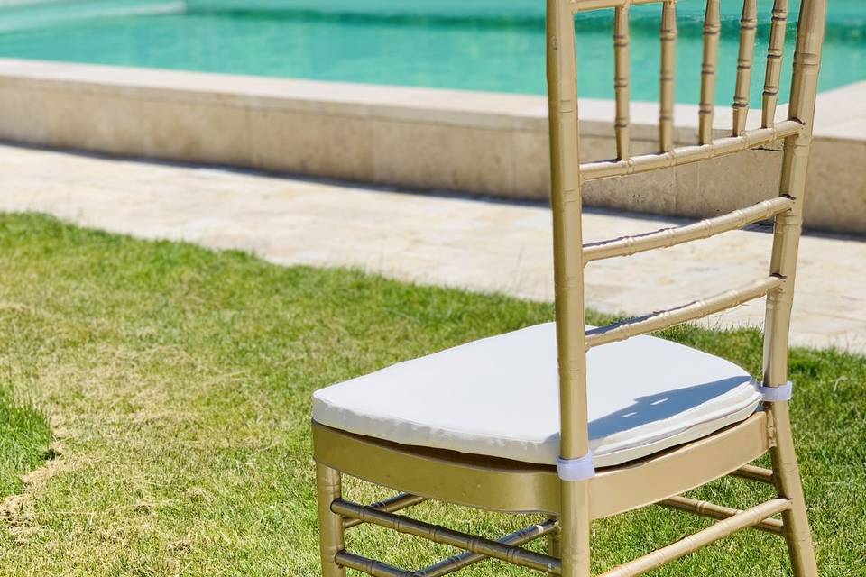 Chaises chiavari champagne