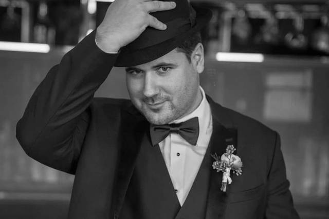 Michael marié en chapeau