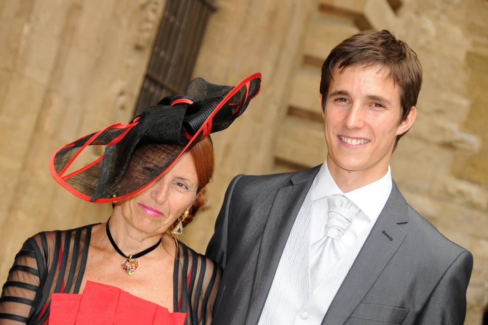 Maman du marié rouge et noir