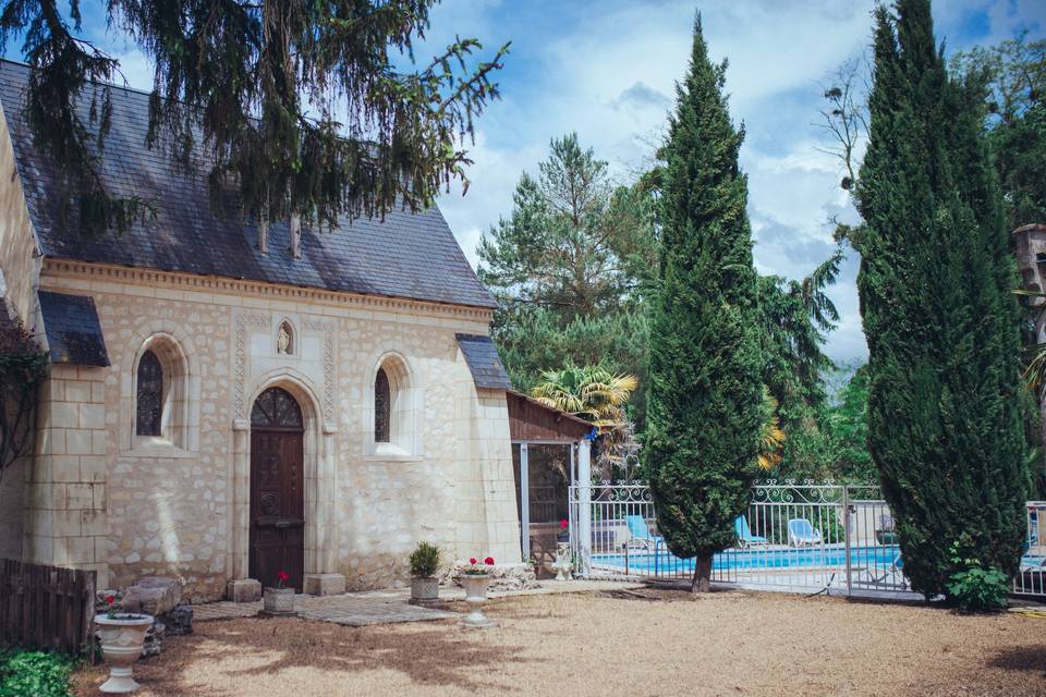 Extérieur vue chapelle piscine