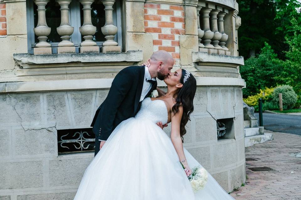 M&N