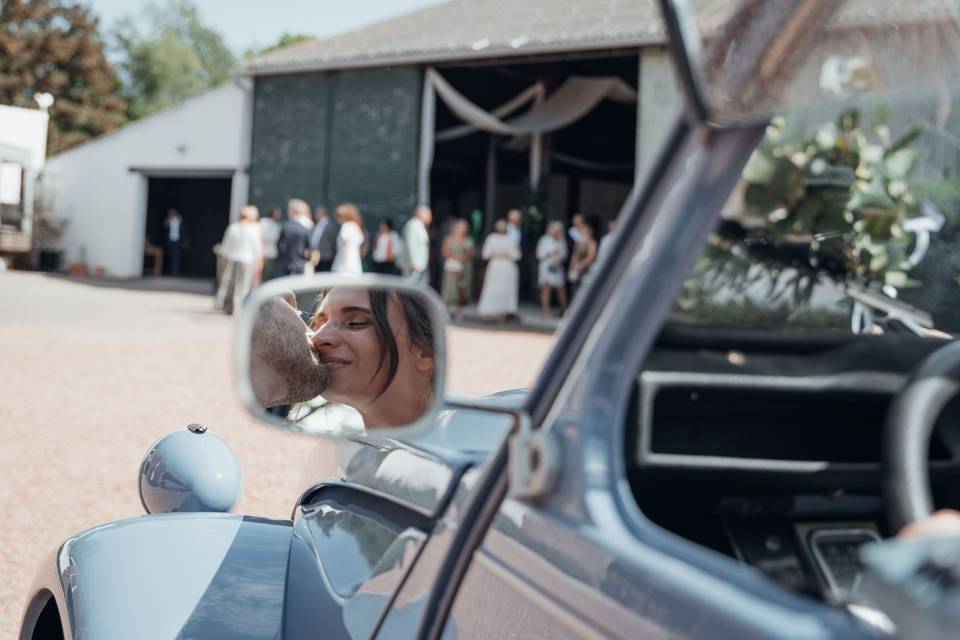 Le baiser dans la voiture