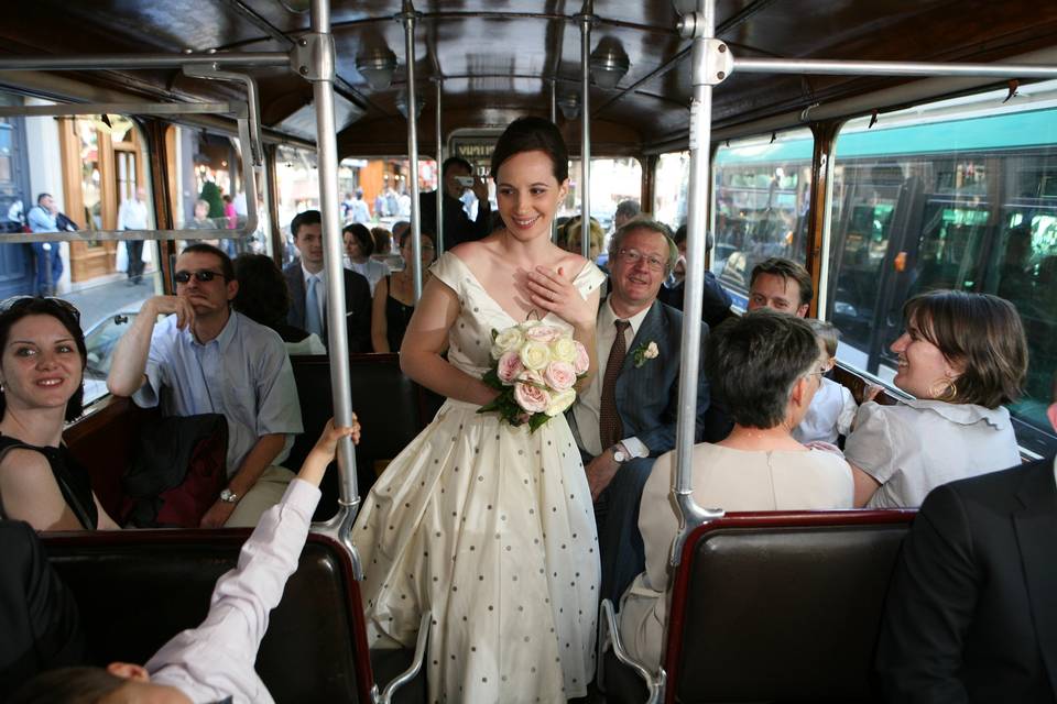 Mariée dans le bus