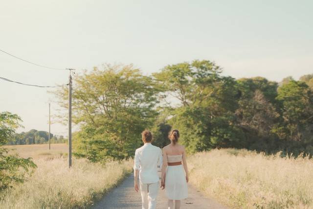 Couple qui marche de dos