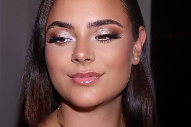 Glam makeup bride