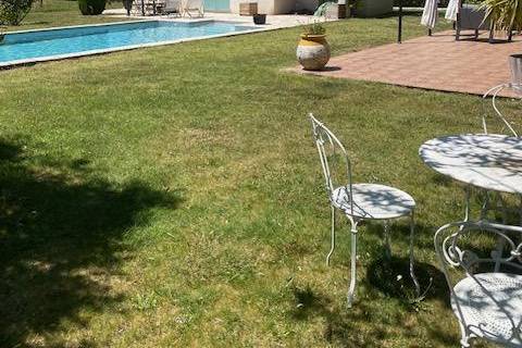 Vue piscine et annexe sdd