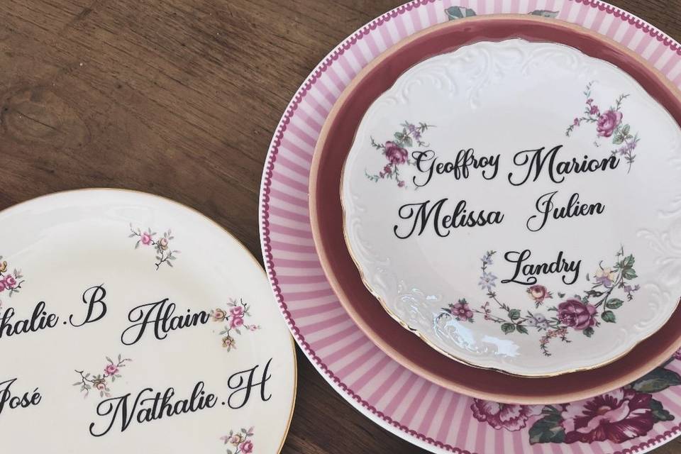 Plan de table sur assiettes
