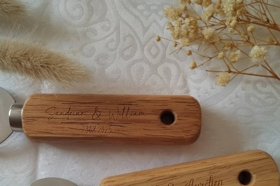 Décapsuleur bambou gravé