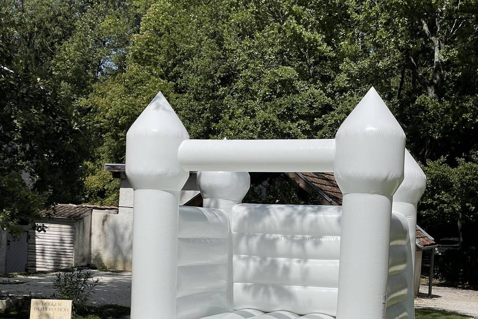 Château gonflable blanc