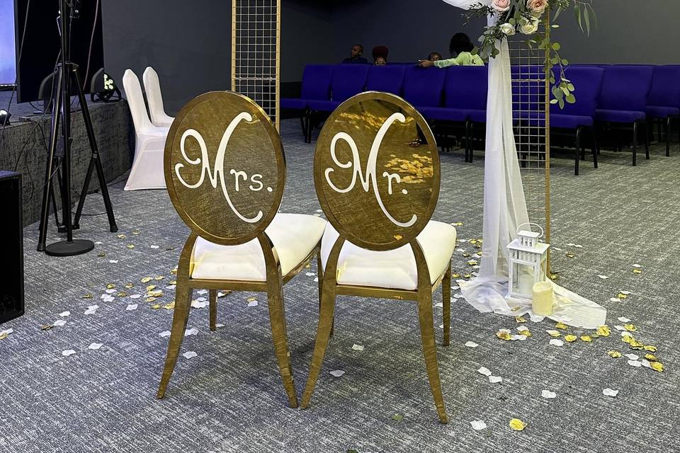 Arche et chaise marié