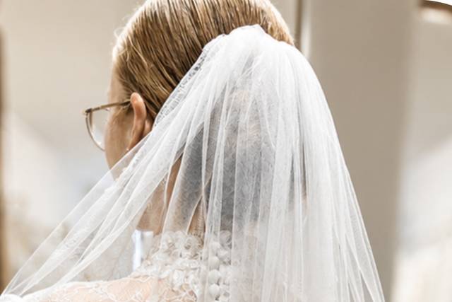 Mariée avec col haut dentelle