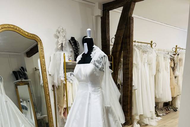 Robe de mariée épurée en satin