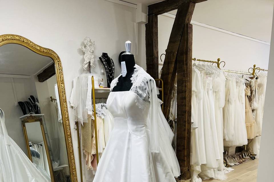 Robe de mariée épurée en satin