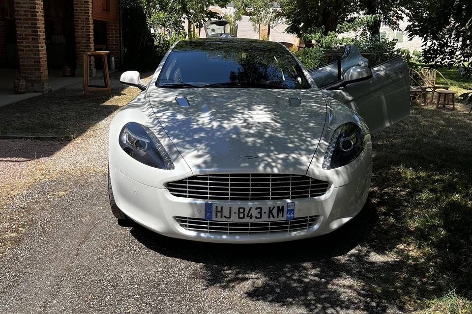 Aston martin blanche voiture m