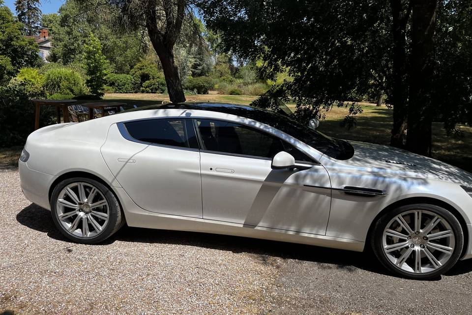Aston martin blanche voiture m