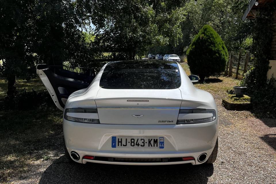Aston martin blanche voiture m