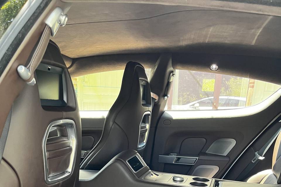 Aston martin blanche voiture m