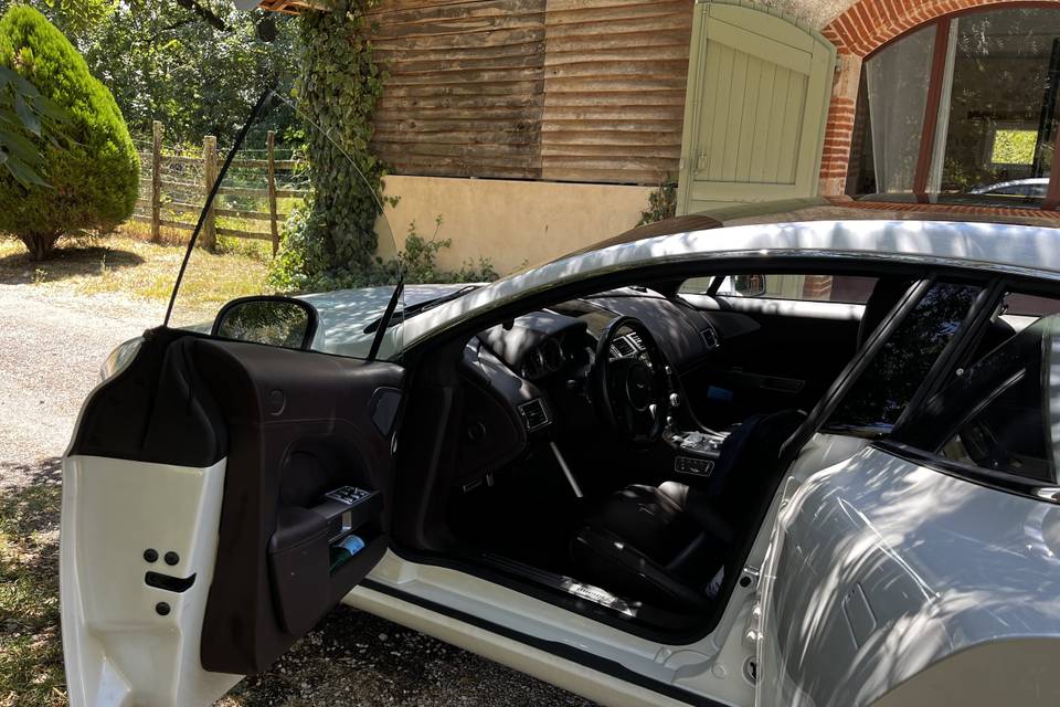 Aston martin blanche voiture m