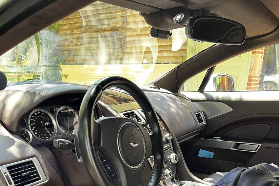 Aston martin blanche voiture m