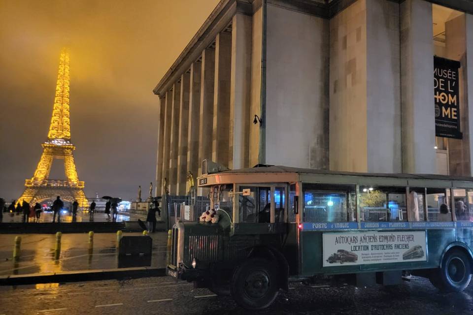 Paris by night en car vintage