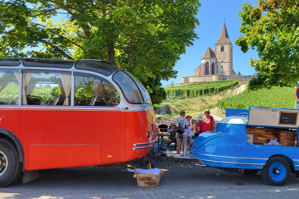 Apéritif en car ancien
