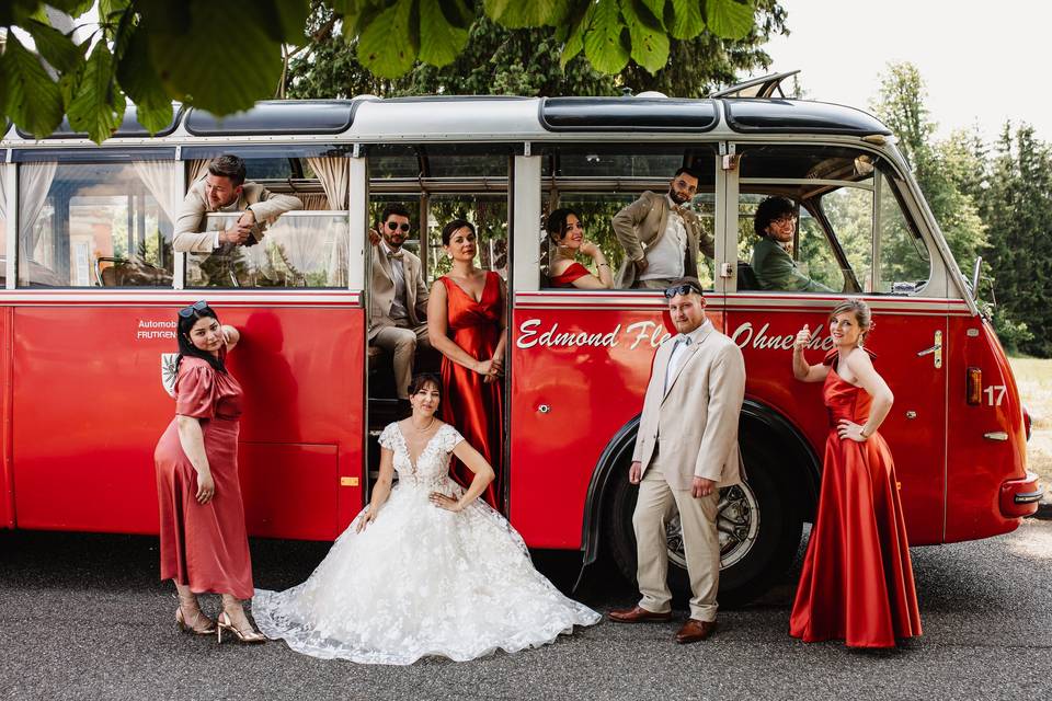 Mariage en autocar vintage