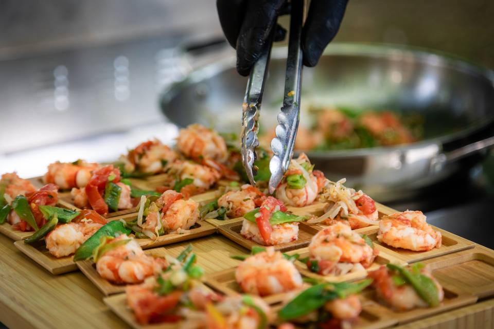 DÉTAIL_ PRÉPARATION DES AMUSE-BOUCHES AUX CREVETTES