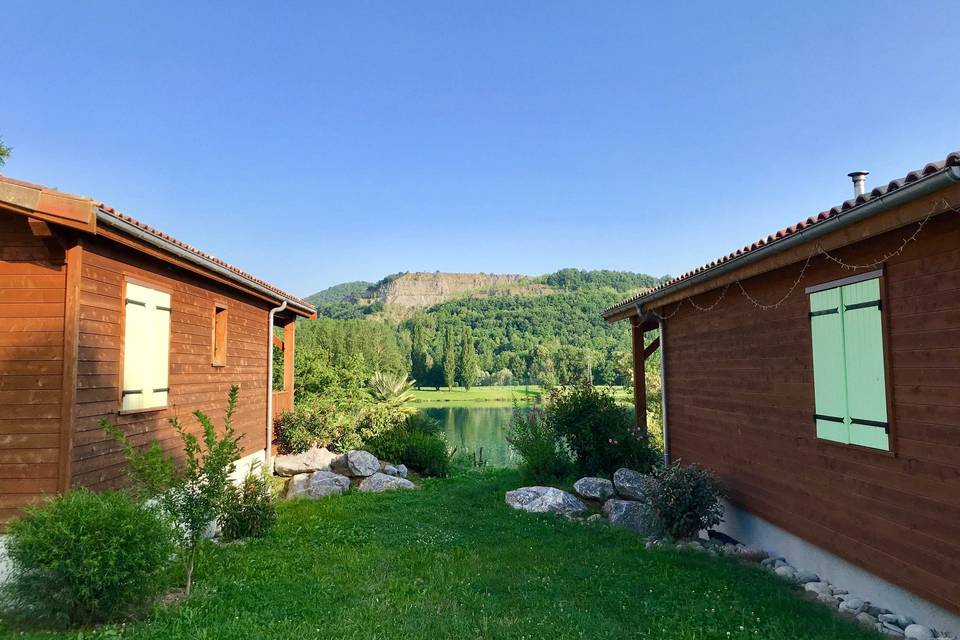 Vue sur lac depuis les chalets