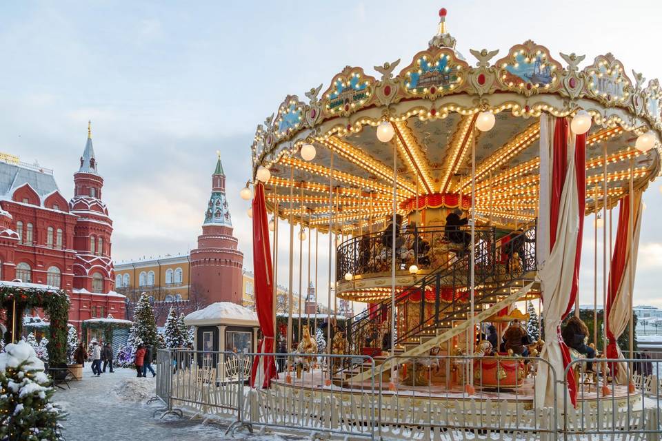 Grand carrousel sous la neige