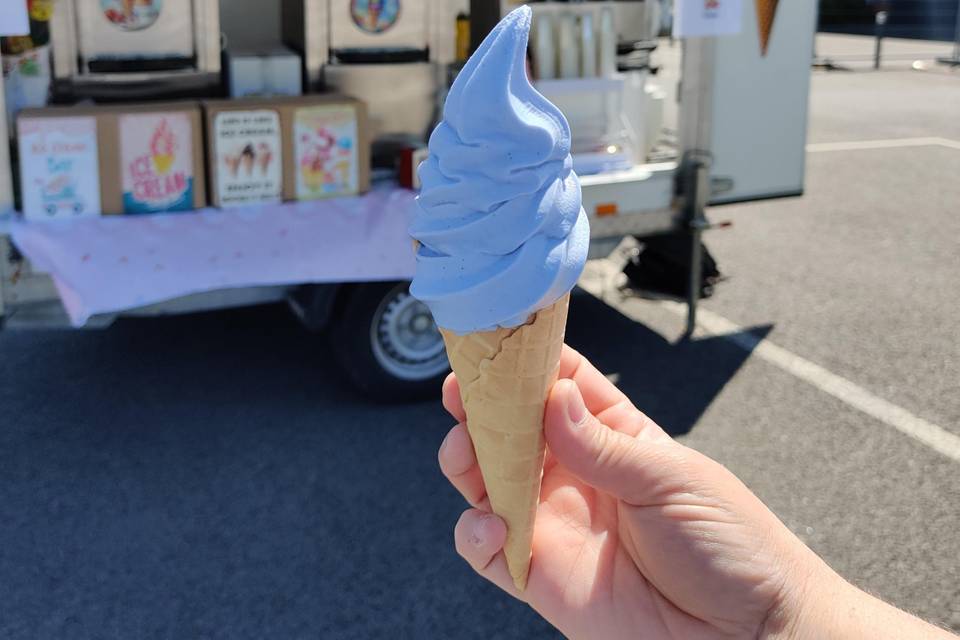 Glace à la spiruline bleue