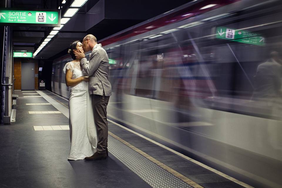 Séance couple dans le métro