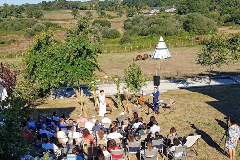 Mariage laïc aux dans le parc