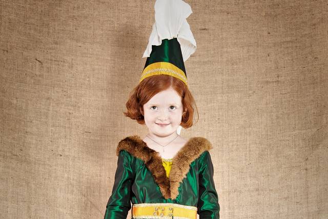 Robe et coiffe en taffetas