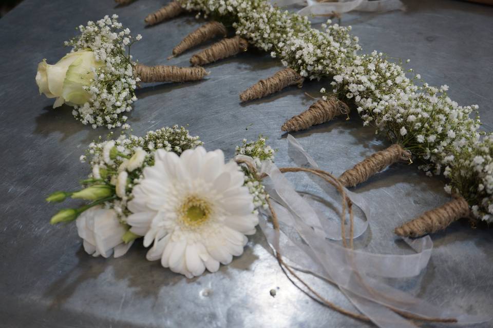 Boutonnières et fleurs têtes