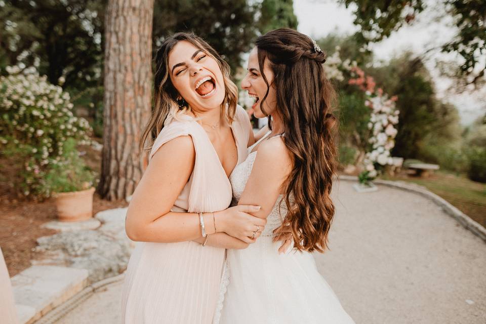 La mariée et sa demoiselle d'h