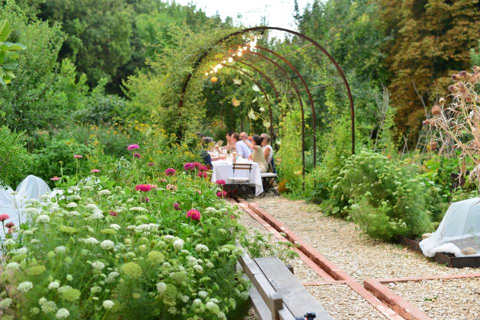 Une table au jardin