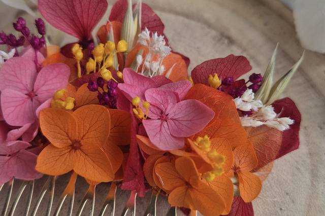 Peigne fleuri