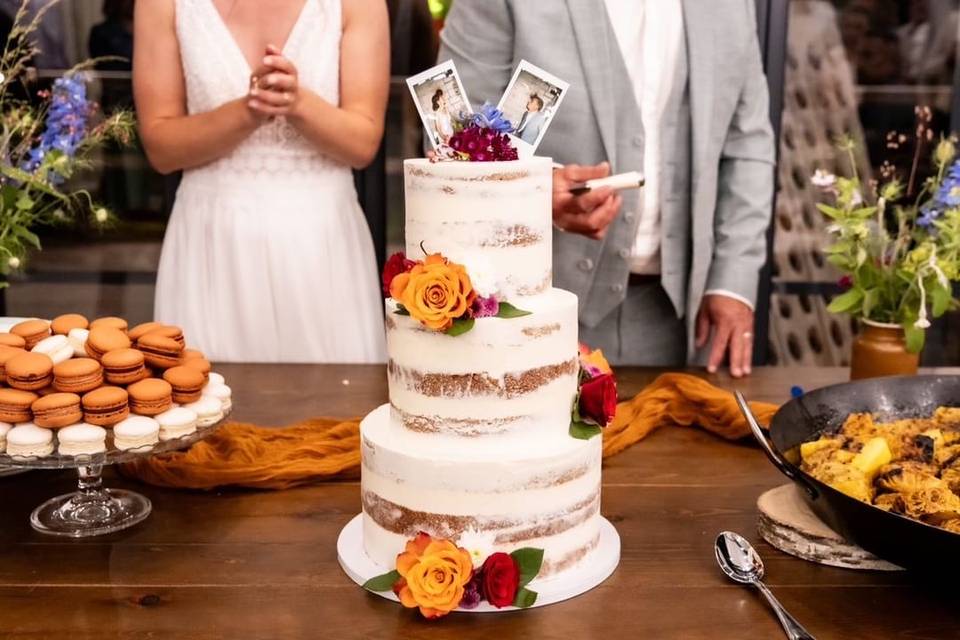 Naked cake & macarons